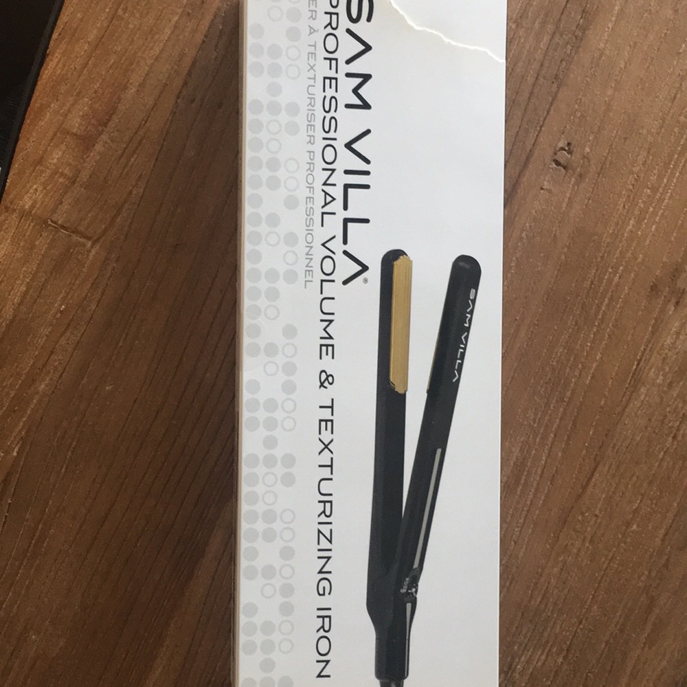 Sam Villa Volume &Texturizing Iron. Brand new. Never used